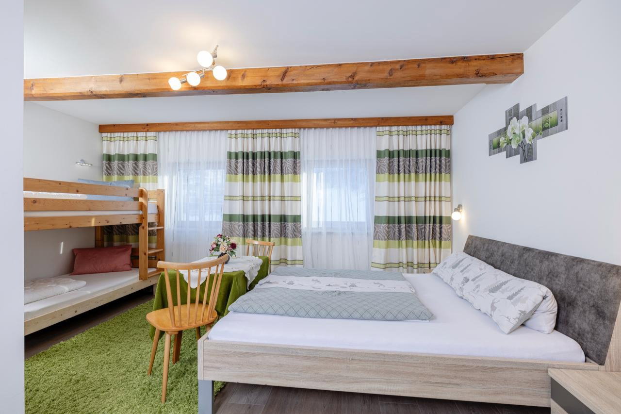 Schlafzimmer im Tatscherhof mit bequemen Betten