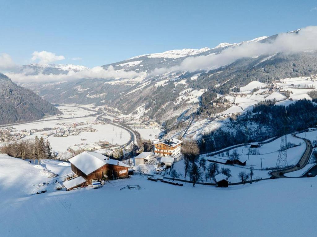Winterpanorama rund um den Tatscherhof